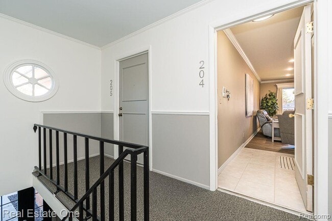 Building Photo - 803 Plate St