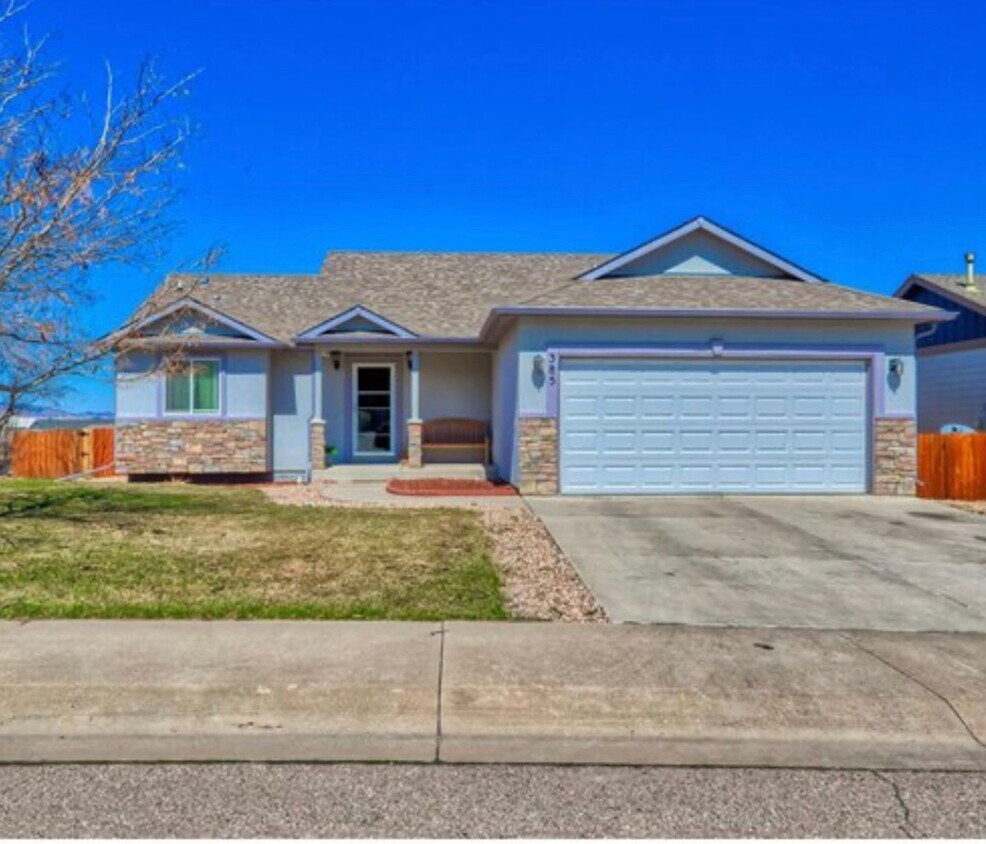 Foto principal - 5 Bedroom, 3 Bathroom Home Coming Soon!