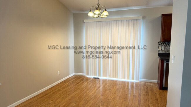Foto del edificio - 8426 N Ava Ave