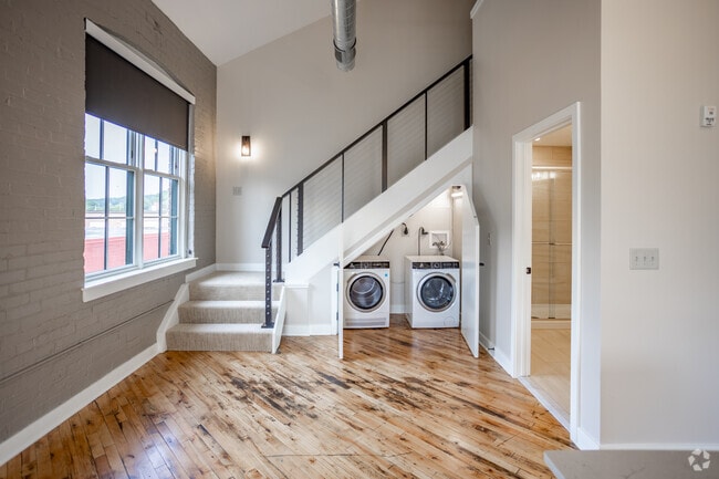 1HAB, 1,5BA - 859 ft² - The Lofts at Rockland Silk Mill