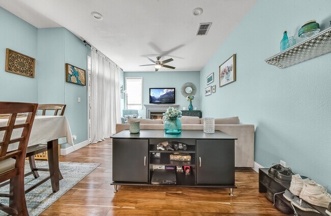 Foto del edificio - Beautifully updated 3-bedroom home close t...