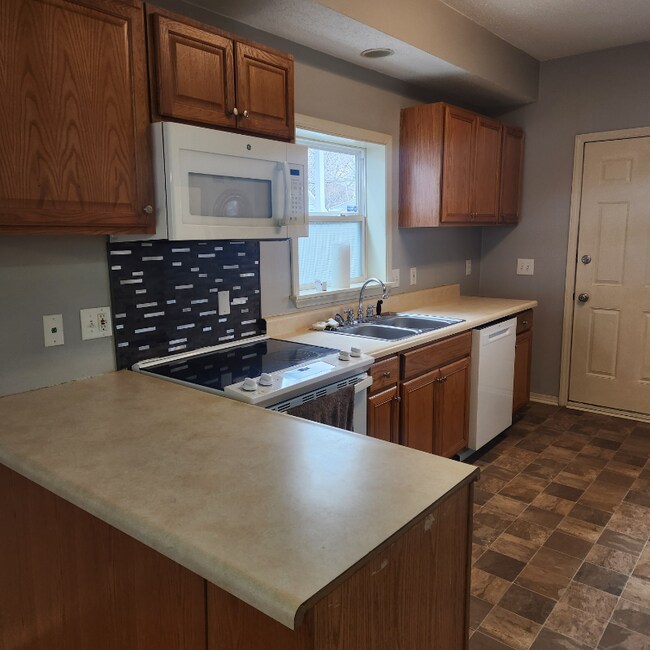 Building Photo - 504 Elsmere St