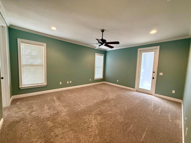 Foto del edificio - 70 Jakes Way