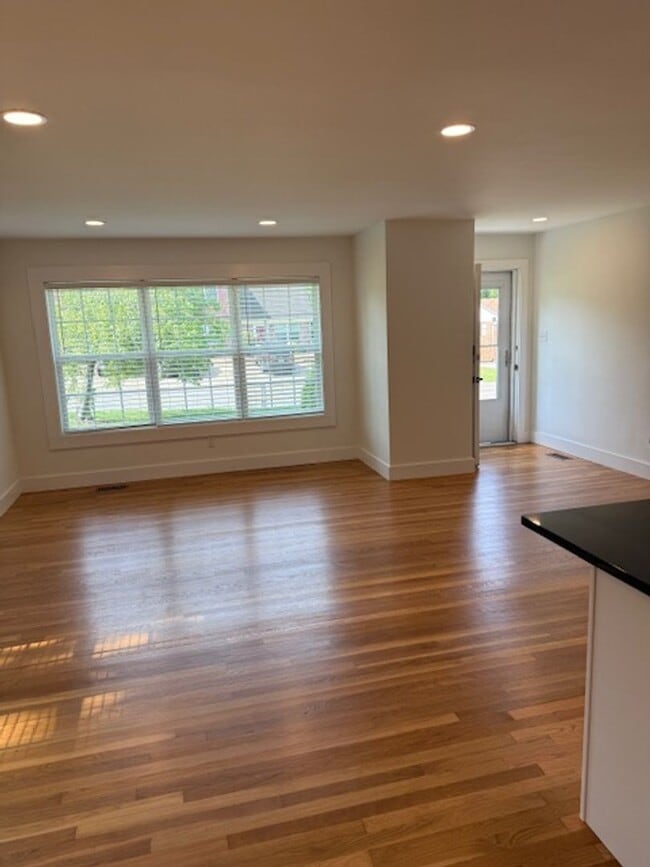 Building Photo - Beautiful remodeled home