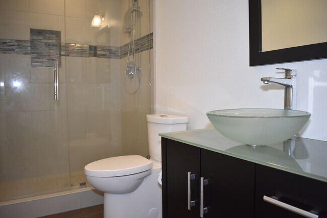 Foto del edificio - 630 Rogers Cir