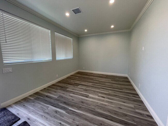 Foto del edificio - 7431 Warren Cir