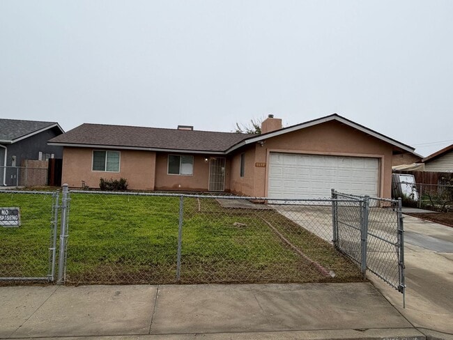 Building Photo - Nice home for rent in Hanford