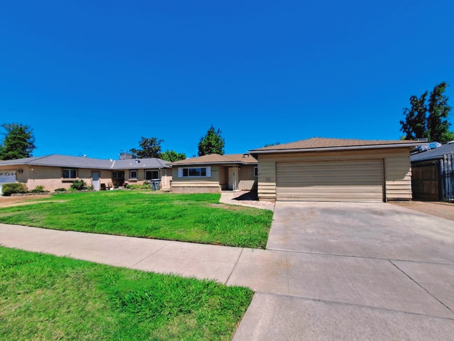 Building Photo - Amazing 3 Bedroom Home Near Cedar and Gett...