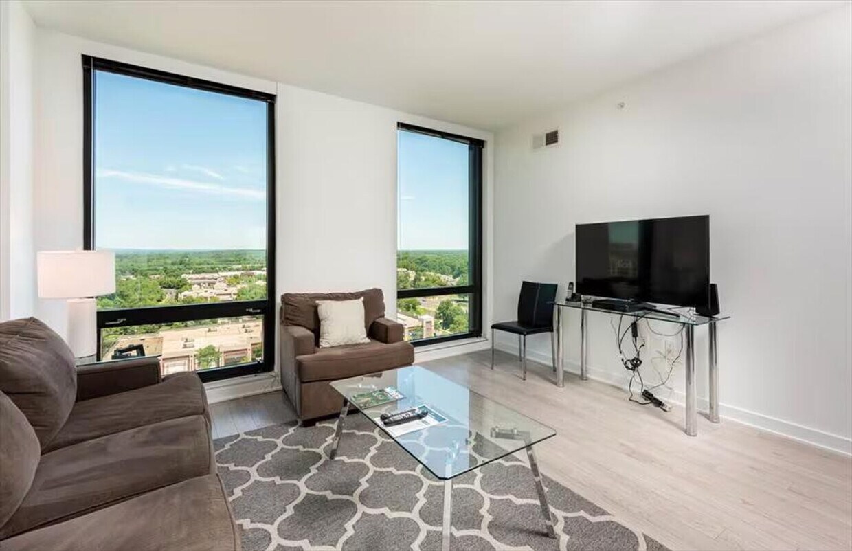 Foto principal - 11911 Freedom Dr