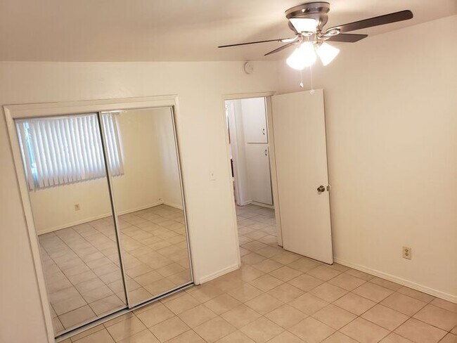 Foto del edificio - La Mesa 2BR with large Private Yard
