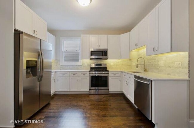 Foto del edificio - 2305 N Ridgeway Ave
