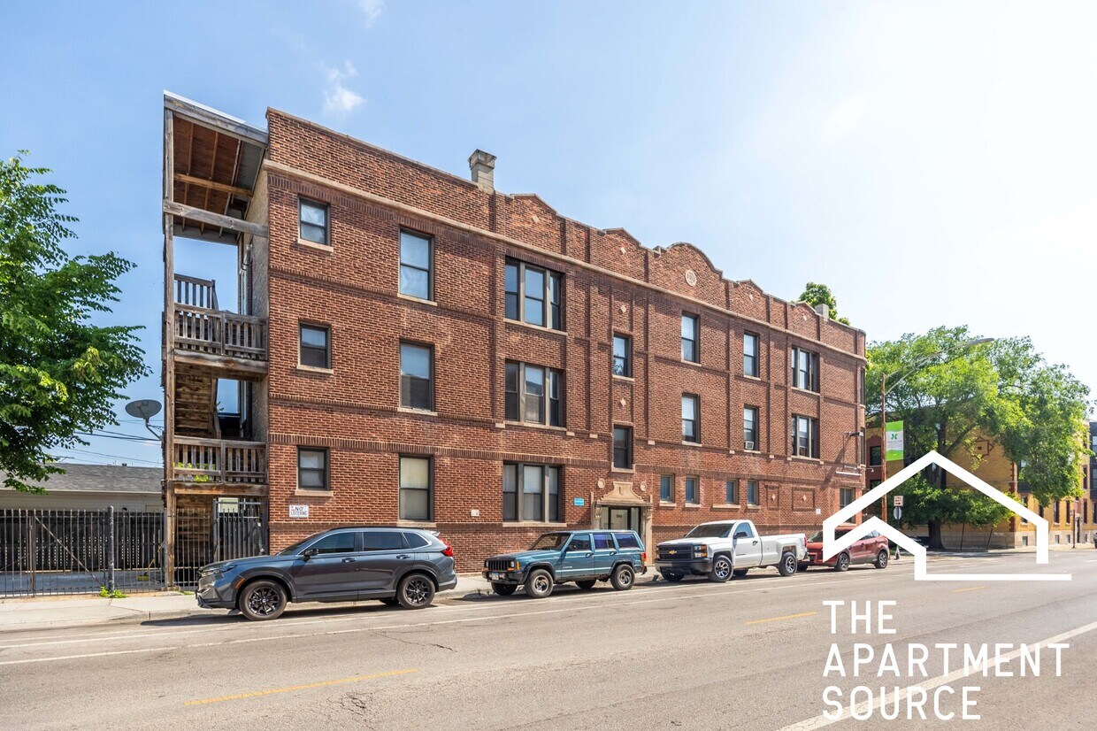Building Photo - 2842 W Augusta Blvd