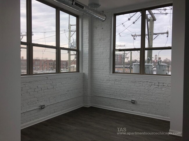 Photo - Loft-style condo-quality 3 Bed/2 ba IN UNIT LAUNDRY