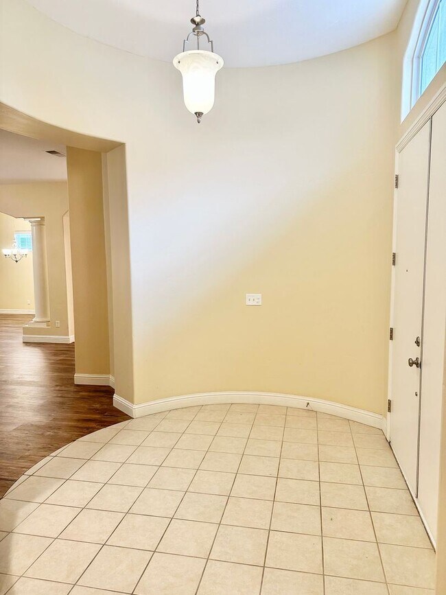 Foto del edificio - 5 br, 2.5 bath House - 8359 N Richelle Ave