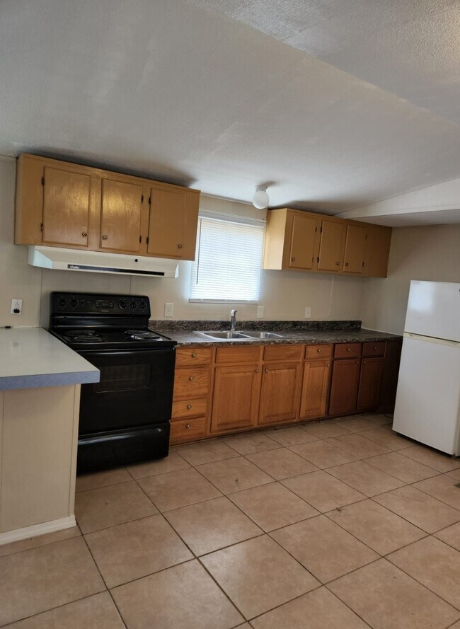 Foto del edificio - 421 E Zipp Rd