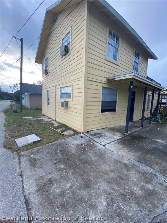 Building Photo - 608 S Pine St