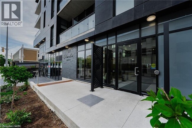 Photo du bâtiment - 60 Charles St W