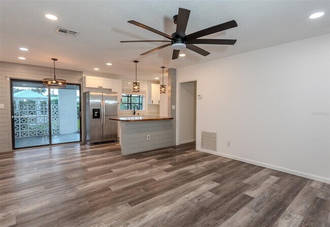 Foto del edificio - 6440 Greylynne St