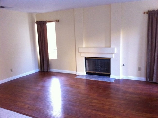 Foto del edificio - 739 Avenida Abeja