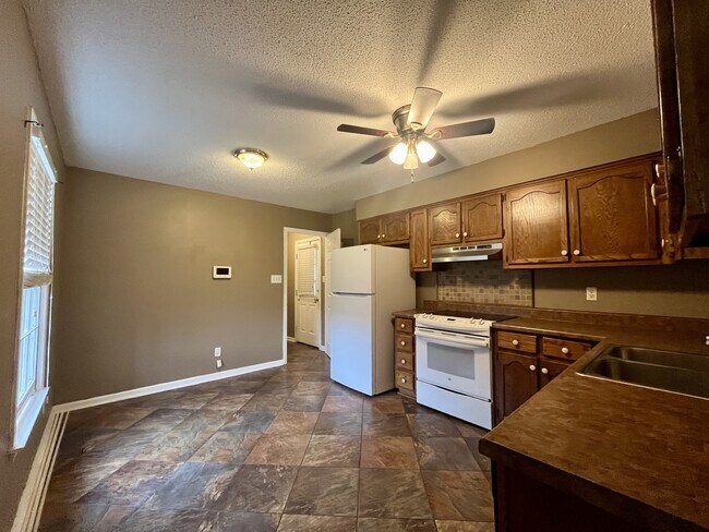 Foto del edificio - 220 Austinville Rd SW