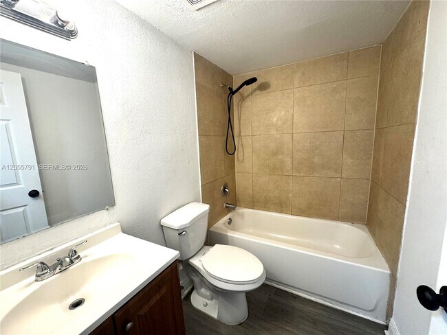 Foto del edificio - 1525 NE 135th St