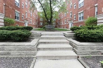 Building Photo - 952 W Cornelia Ave