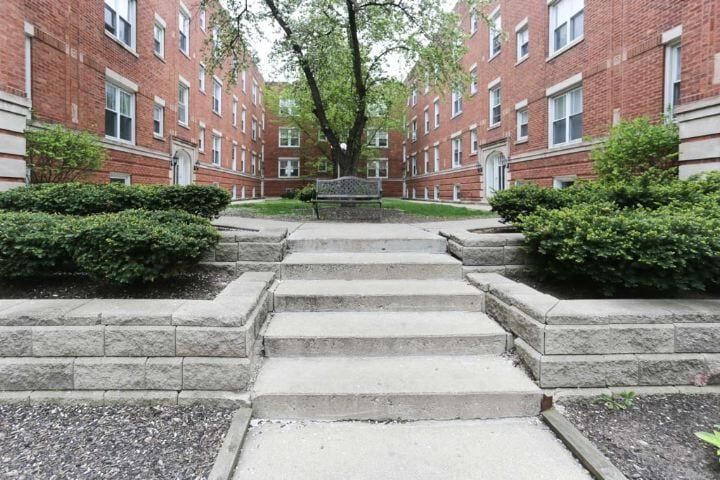 Primary Photo - 952 W Cornelia Ave