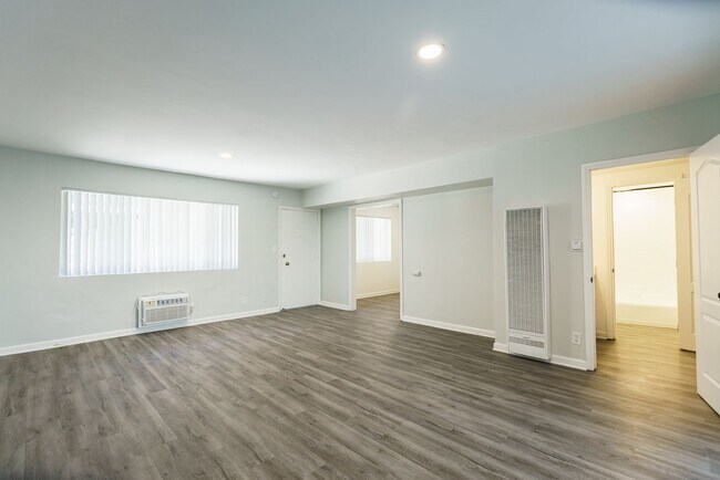 Foto del interior - 18404 Vincennes Street