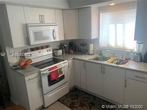 Building Photo - 1 br, 1 bath Duplex - 309 E 17th St # 309