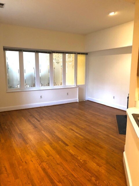 Living Room - 401 5th St NE