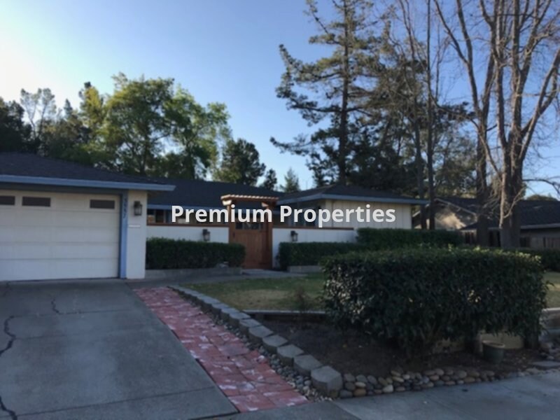 Primary Photo - 3557 Perada Dr