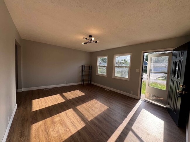 Building Photo - 121 S Wittfield St