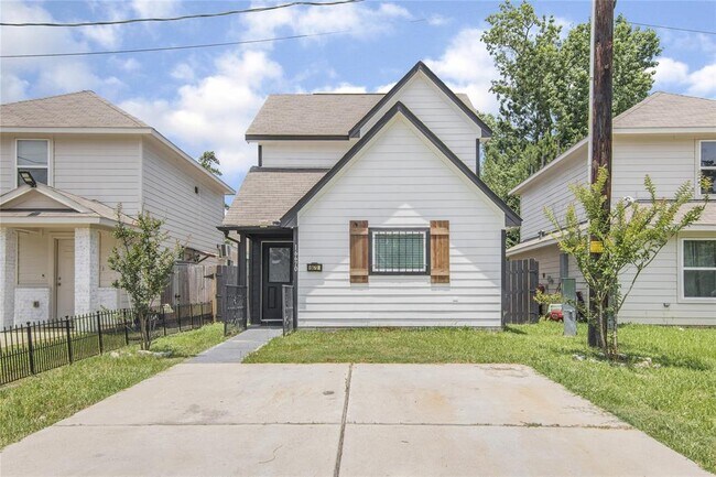 Building Photo - 16670 E Hammon