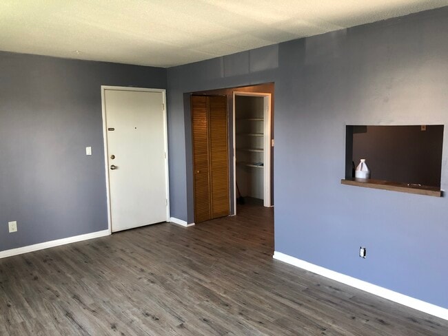 Foto del edificio - 1120 E 6th St apt 3