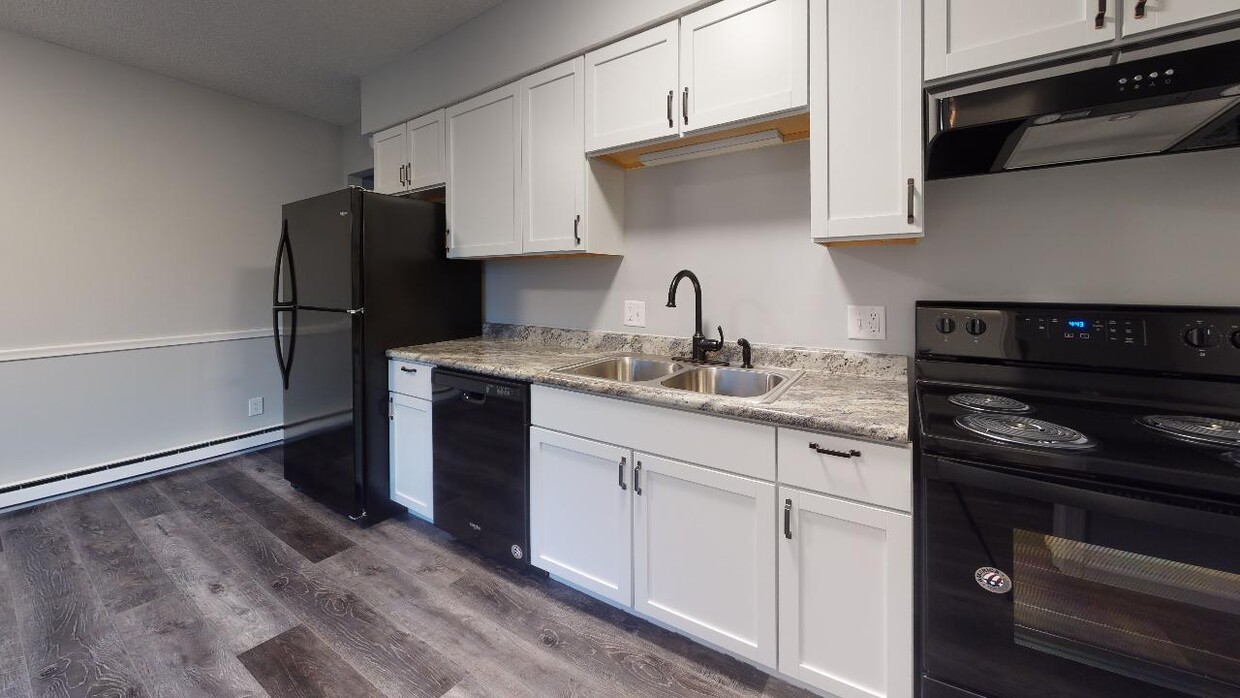 Kitchen - 517 W Hardin St