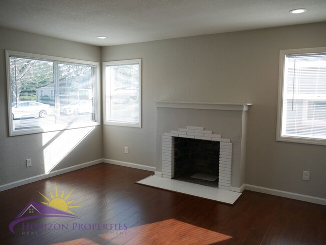 Building Photo - Remodeled 3 Bed 2 Bath 1,473 sqft home in ...