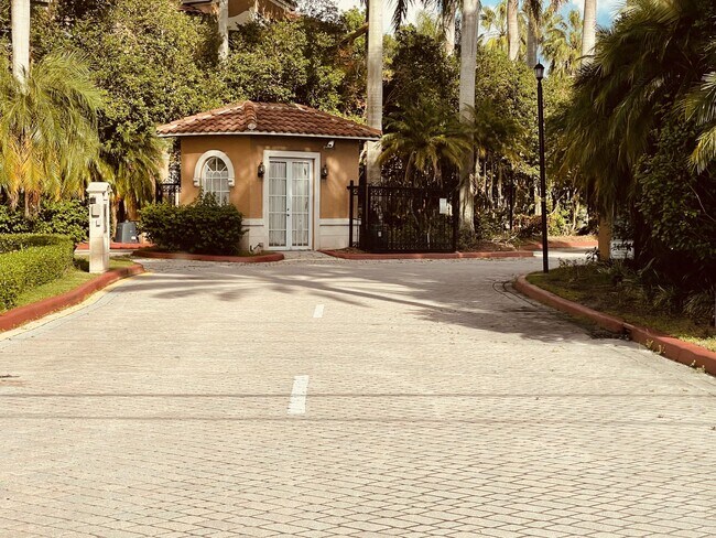 Foto del edificio - 4828 N State Rd 7