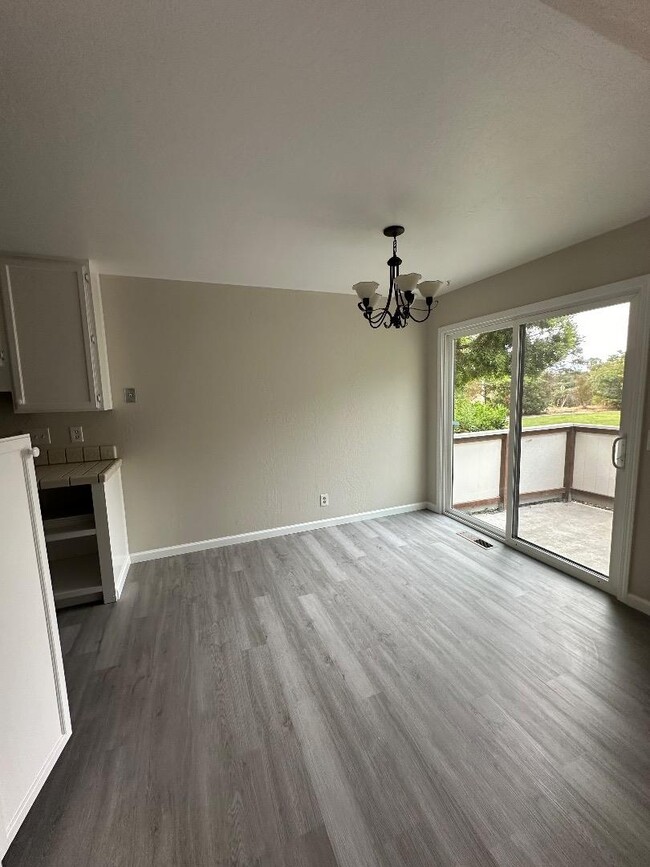 Building Photo - 256 Green Meadow Dr