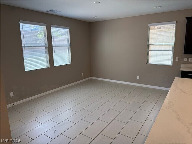Foto del edificio - 921 Riverlawn Pl