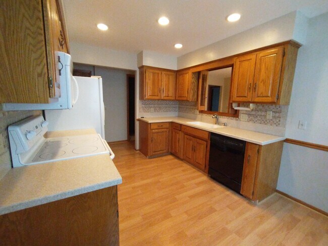 Building Photo - 12840 Burt Ct
