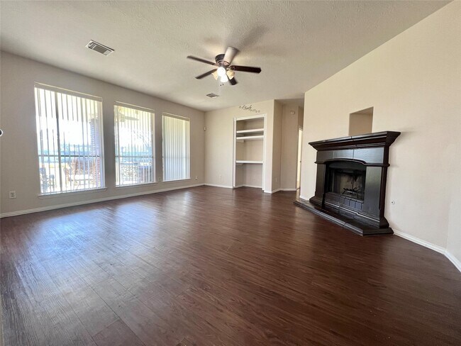 Foto del edificio - 13923 White Oak Springs Dr