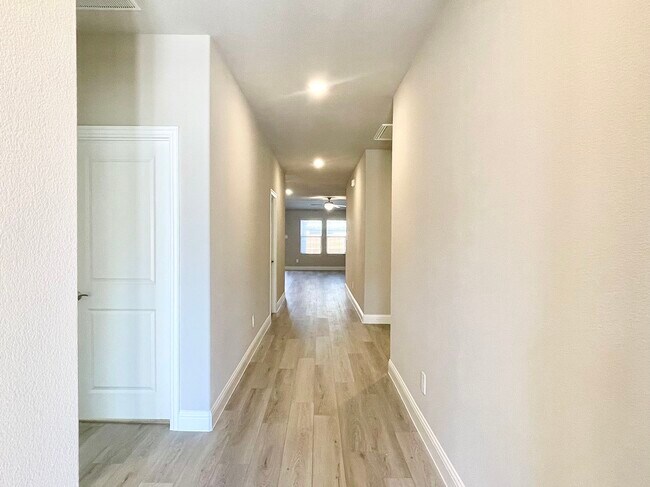 Building Photo - 1203 Mahogany Dr