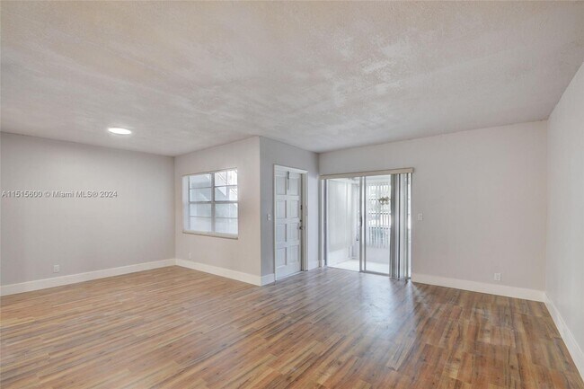 Foto del edificio - 212 Lake Frances Dr