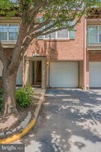 Building Photo - 11862 Breton Ct