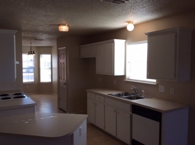 Foto del edificio - Available 6/1/2024 Updated 3 bed/ 2 bath/ ...