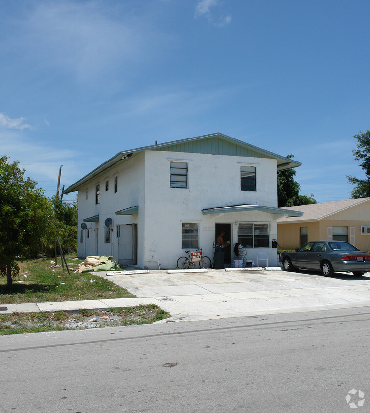 Foto del edificio - 2801 NW 15th Ct