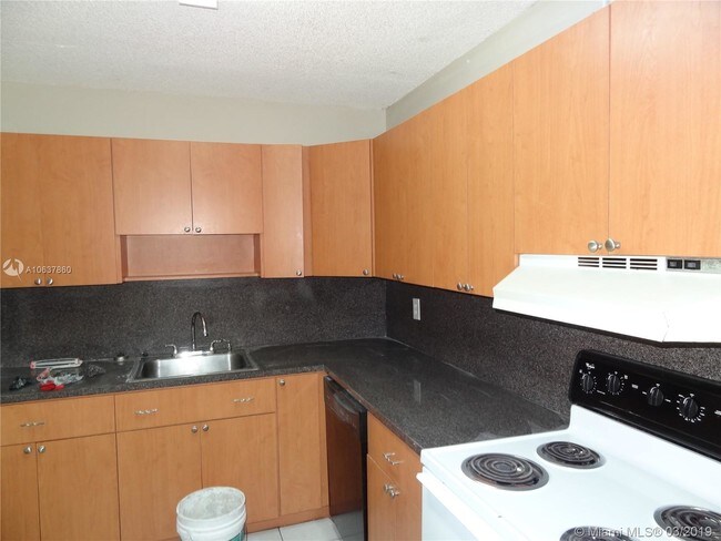 Building Photo - 14850 Naranja Lakes Blvd