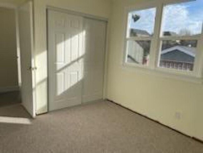 Building Photo - 1028 Pacific Ave