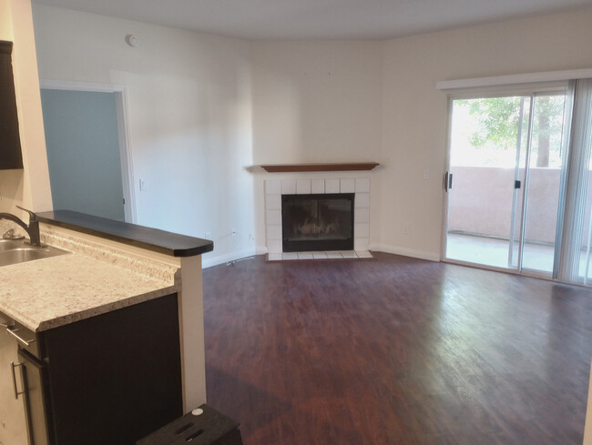 Large living room with warm fireplac - 17161 Alva Rd