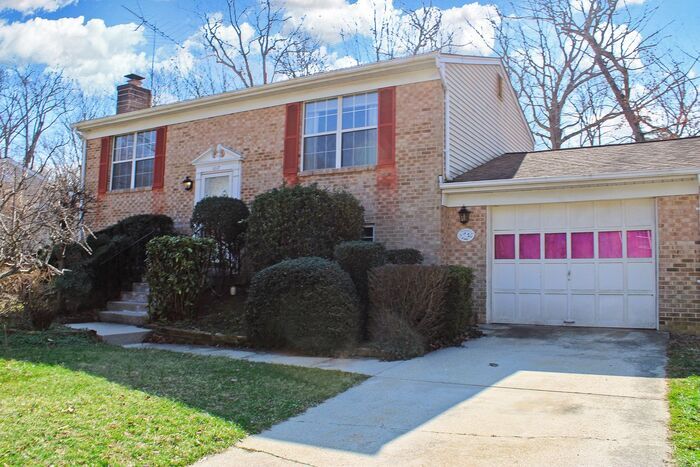 Foto principal - Brick Split Foyer With Large Backyard, 2 K...